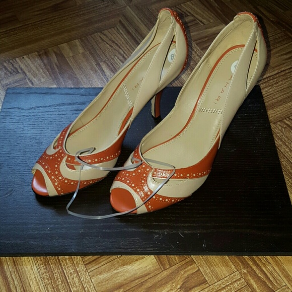 Cream and Firesky Contrast Heels by Tahari - Picture 3 of 3